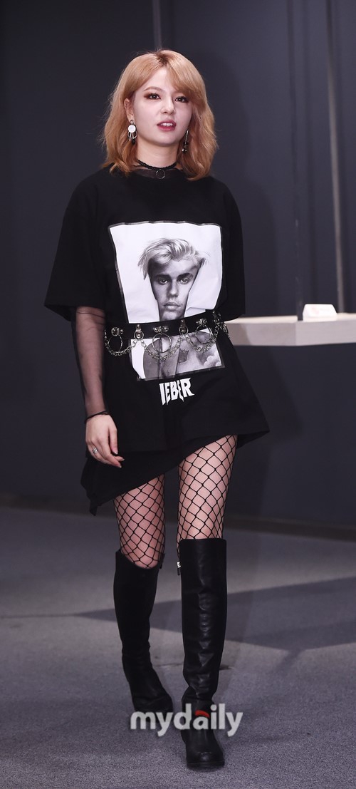 组图:英韩混血女歌手shannon受访 开心品美食