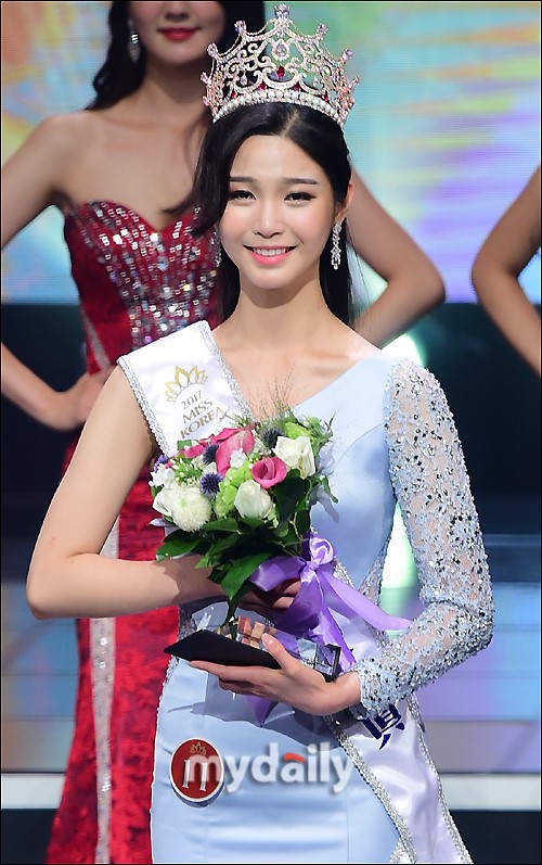 组图:韩国小姐大赛佳丽云集 长相相似又变连连看_高清图集_新浪网