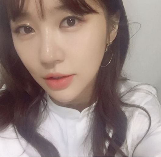 【2017.07.20】【明星】尹恩惠晒自拍清纯美貌 34岁皮肤又白又嫩