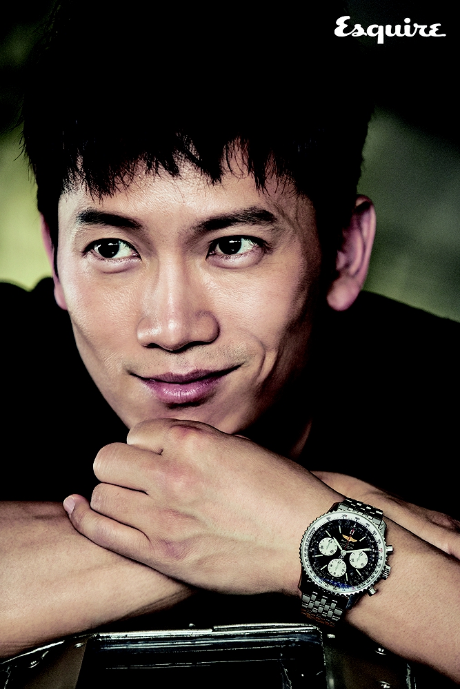 组图:奶爸池晟登杂志演绎飞行员 棱角帅气硬朗