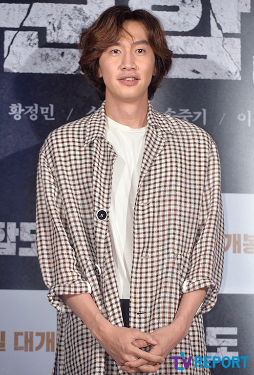 组图:李光洙助阵好友宋仲基新片 长发飘飘变文艺男