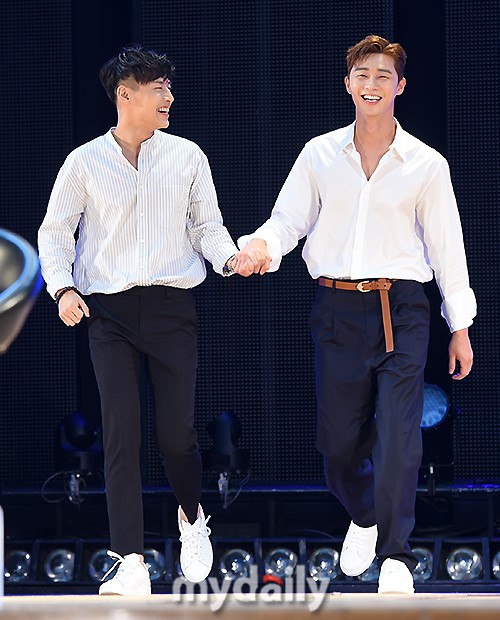 《青年警察》举行showcase 朴叙俊姜河那出席