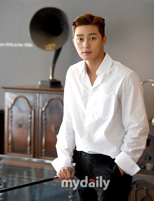 8 / 13 新浪娱乐讯 7月26日上午,韩国艺人朴叙俊