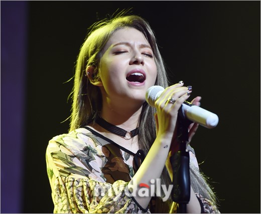 英韩混血女歌手shannon举行最新个人专辑发售会