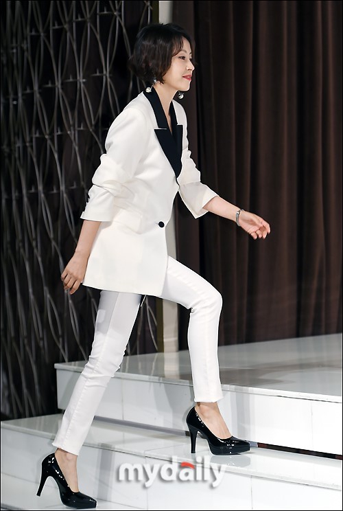 组图:onstyle《热汽水》发布会 李英珍红衣霸气_高清图集_新浪网