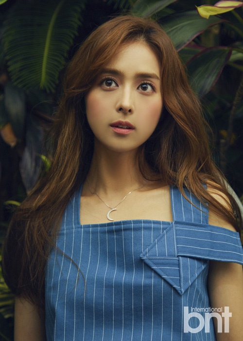 组图:林恩京拍时尚写真 双眸晶莹靓丽迷人