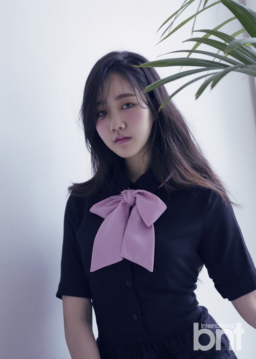 韩女星陈智熙拍写真 梦幻氛围演绎成熟魅力