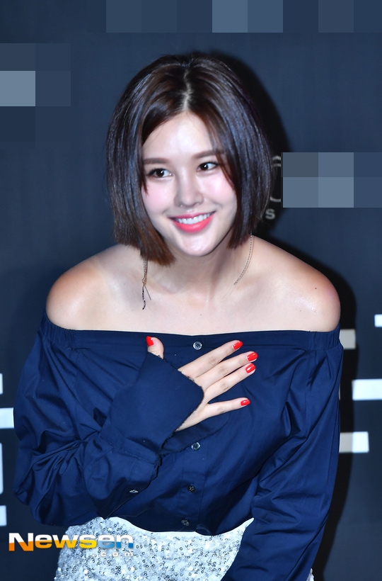 组图:韩星朴恩智亮相活动 圆脸配短发笑容可爱