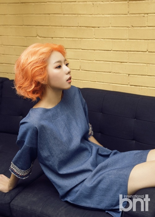 组图:stellajang拍时尚写真 亮眼发色演绎独特魅力