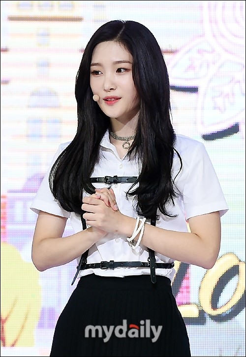 组图:韩女团dia发新专辑 黑白装清纯又个性_高清图集_新浪网