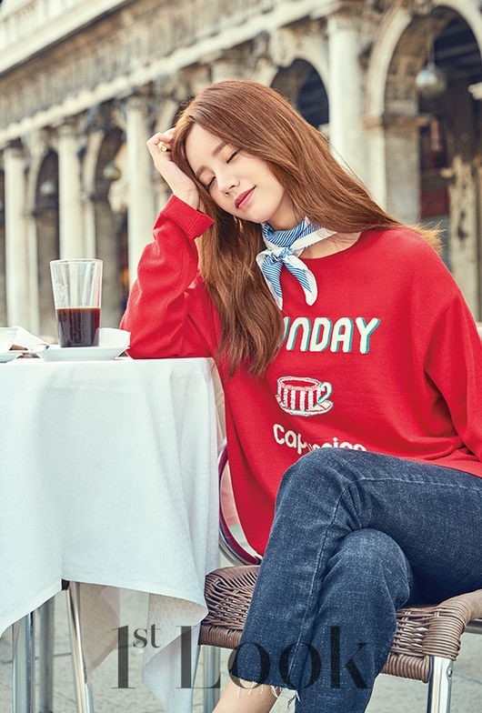 组图:李惠利威尼斯拍杂志写真 恋爱中尽显娇羞柔美