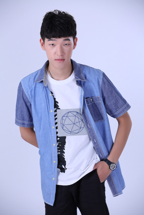 新浪娱乐讯 近日,刚刚考入北京电影学院表演系的中国内地男演员李金江