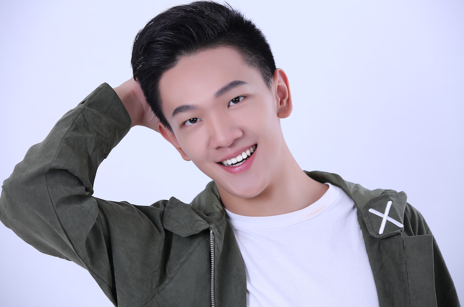 新浪娱乐讯 近日,随着一年一度开学季的到来,中国内地男演员张琛在