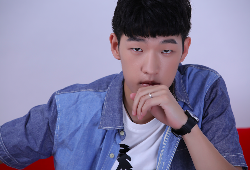 李金江新写真公开 积极迎接角色挑战