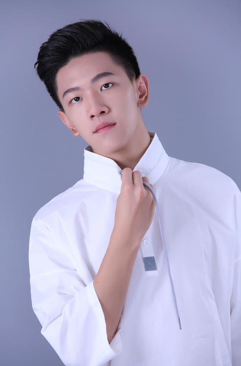 组图:张琛拍摄写真阳光俊朗 青春活力十足