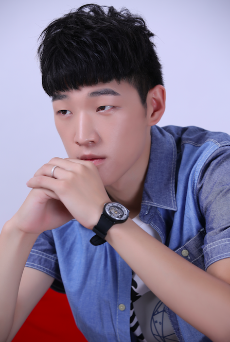 李金江新写真公开 积极迎接角色挑战