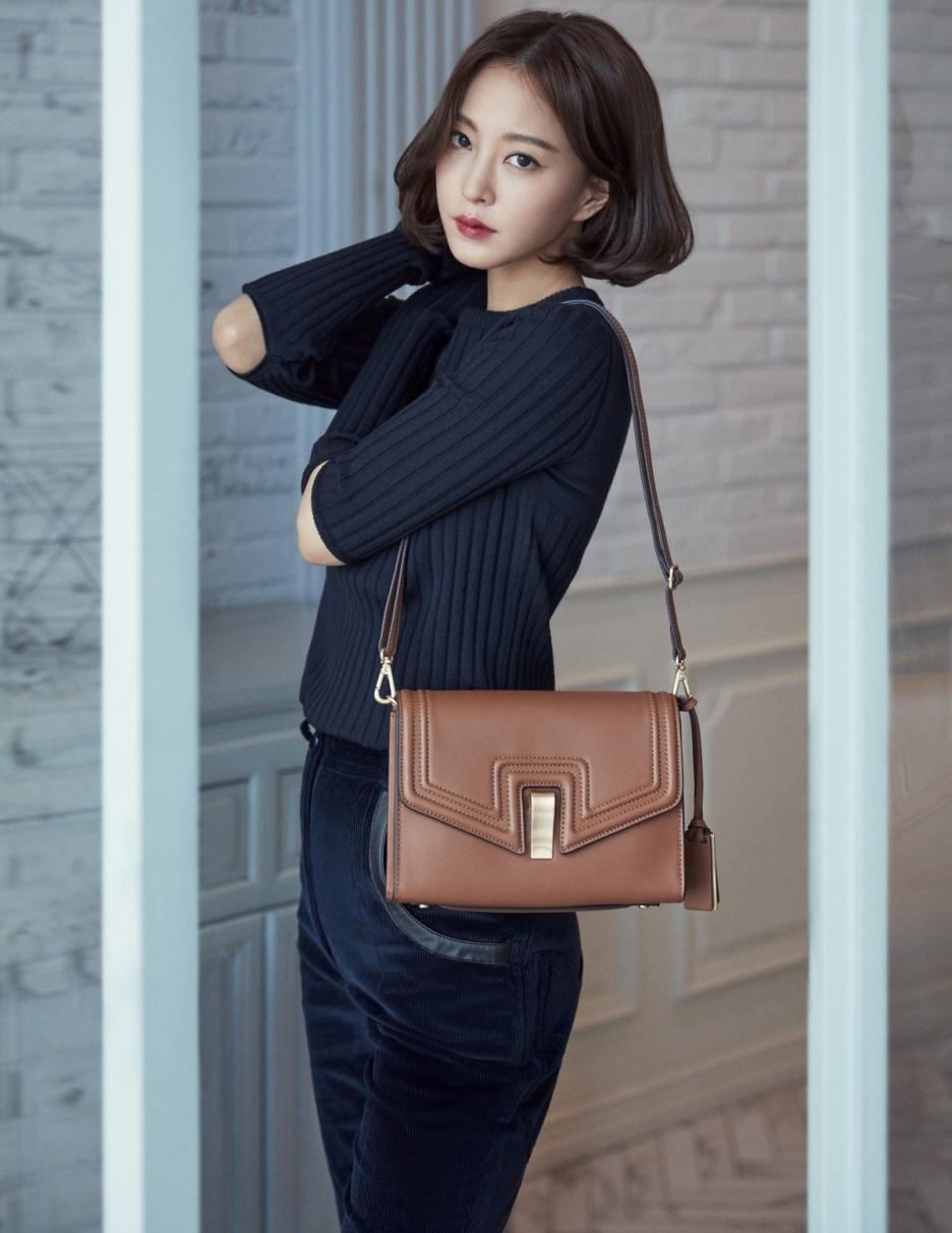 【2017.09.01】【明星】韩艺瑟最新宣传照曝光 展秋季时尚魅力