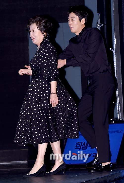 组图:《复活的受害者》发布会 金来沅成东日出席_高清图集_新浪网