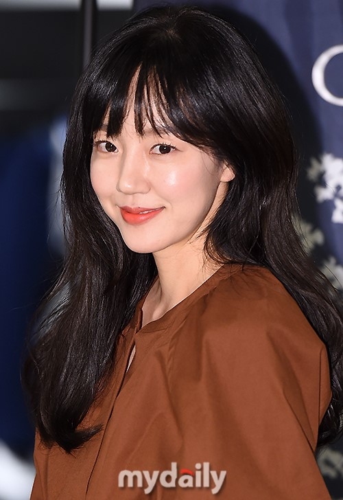 组图林秀晶首尔出席宣传活动齐刘海显年轻俏皮