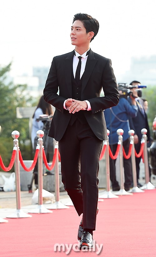 组图:朴宝剑出席首尔电视剧颁奖礼 西装帅气有型_高清图集_新浪网