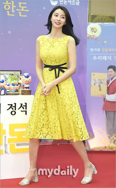 新浪娱乐讯 9月12日上午,韩国女团hello venus成员权娜拉在首尔世宗