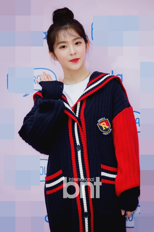 组图:red velvet成员irene亮相 扎丸子头青春娇俏