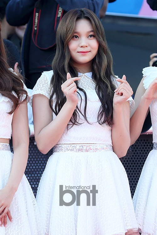 组图:gfriend亮相soba颁奖礼红毯 白裙清纯甜美_高清图集_新浪网