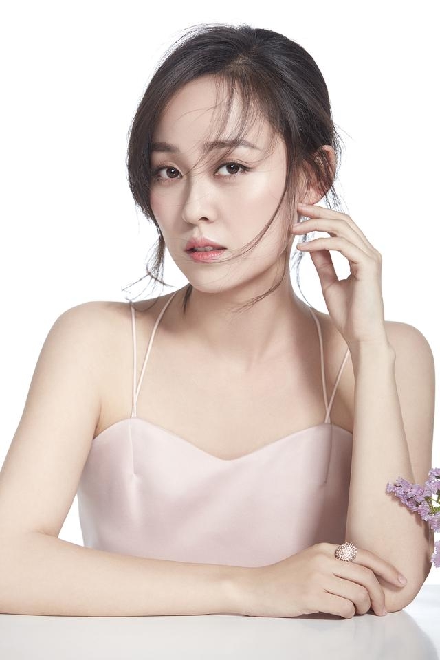 组图:缪婷茹最新写真公开 演绎清新甜美范儿