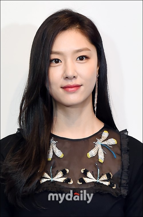 组图:韩女星徐智慧出席活动 黑白搭配清新简约