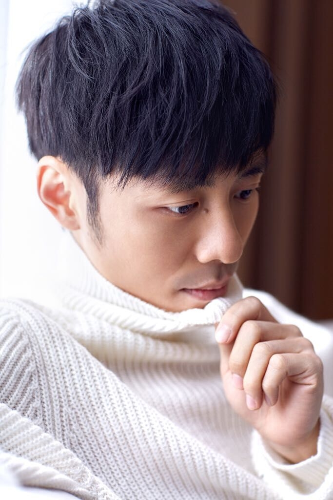 组图:黄艺馨早秋写真公开 简约舒适展暖男气质_高清图集_新浪网