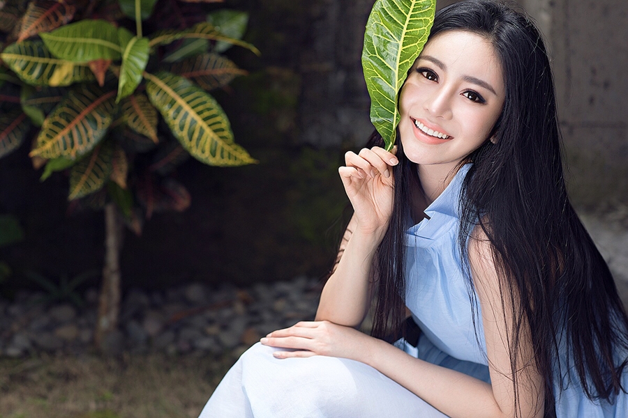 组图:王芊予秋季写真曝光 清新灵动显纯净美