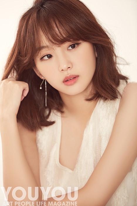 组图:韩女星秦基周拍时尚写真 外形清纯大眼有神