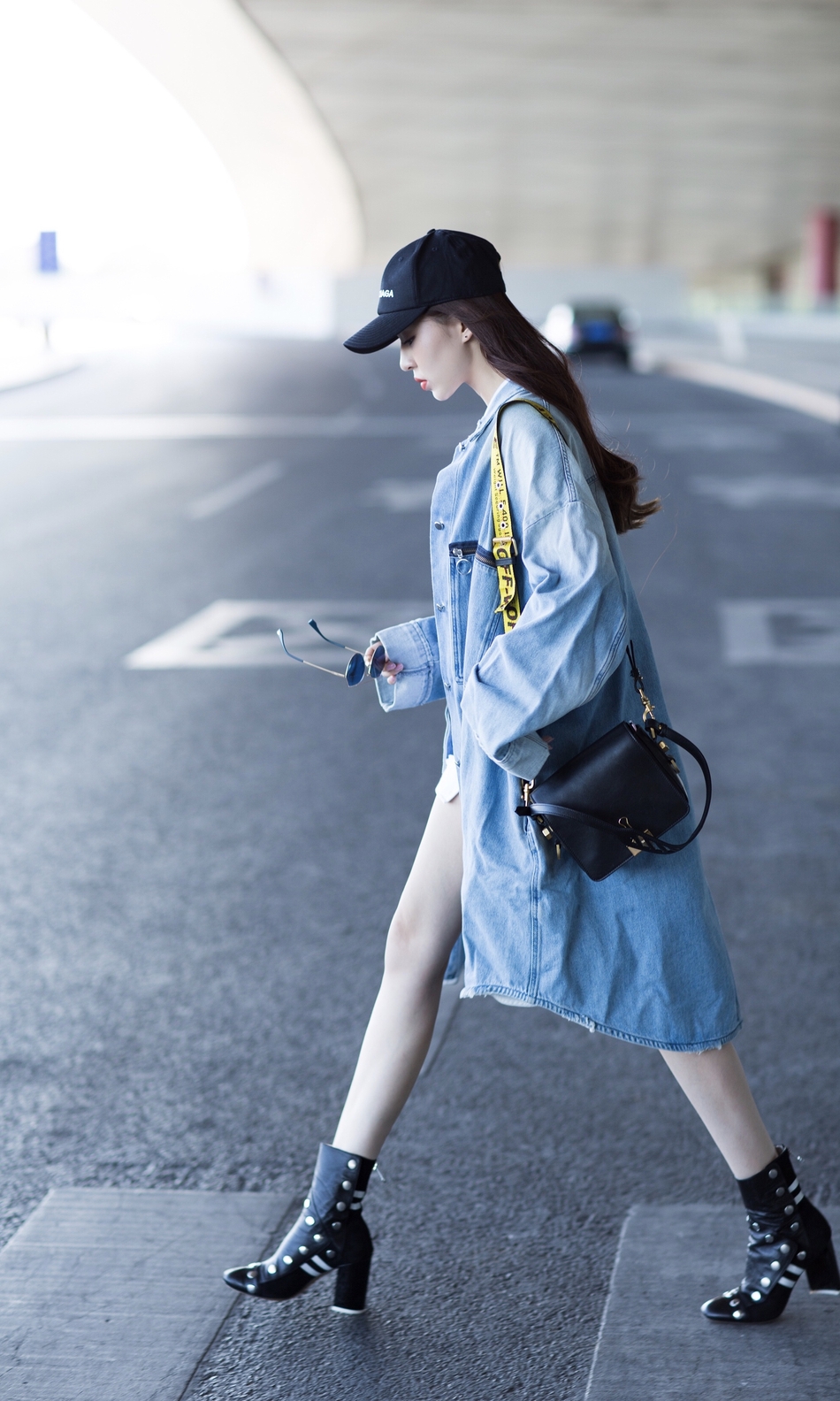 组图温心机场look大展少女模样皮肤白皙身材好