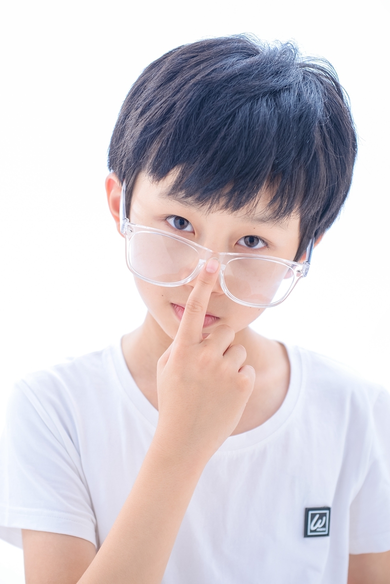 组图崔璨酷范儿写真公开参演兄弟别闹定档