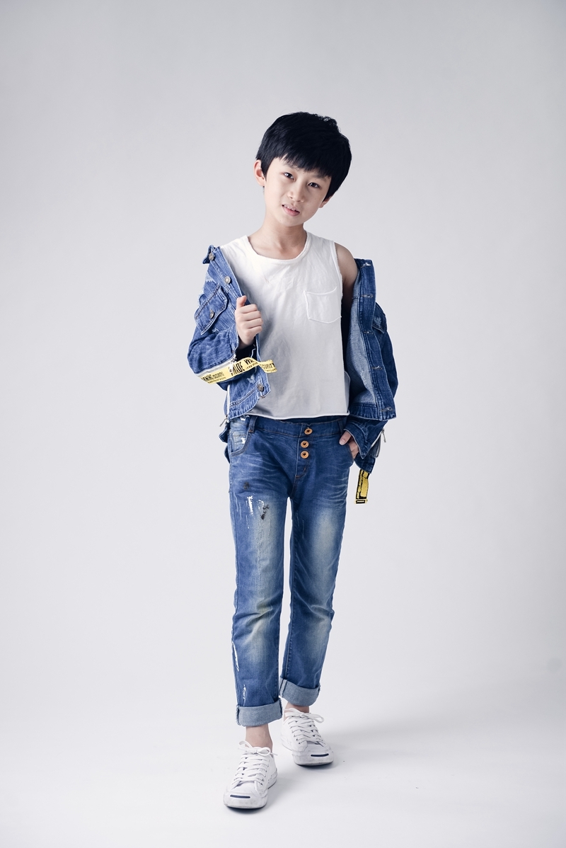 组图崔璨酷范儿写真公开参演兄弟别闹定档