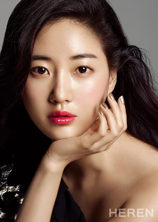 20171018明星金莎朗拍时尚写真红唇美艳诱人