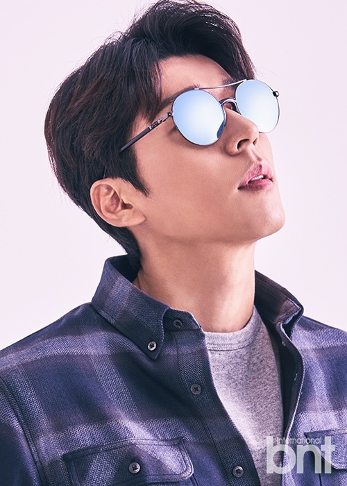 组图韩星徐智锡拍写真迷人熟男魅力十足