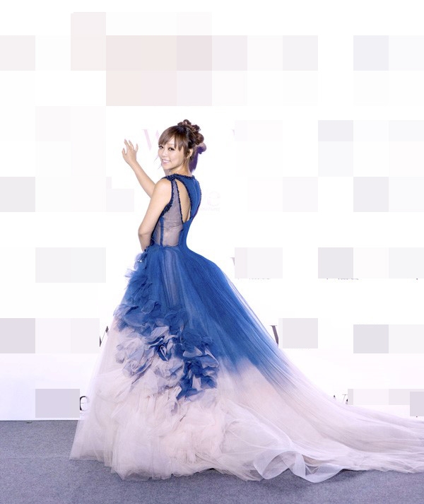 新浪娱乐讯 近日,少儿节目主持人朱安禹受邀出席上海时装周,"小蜜桃