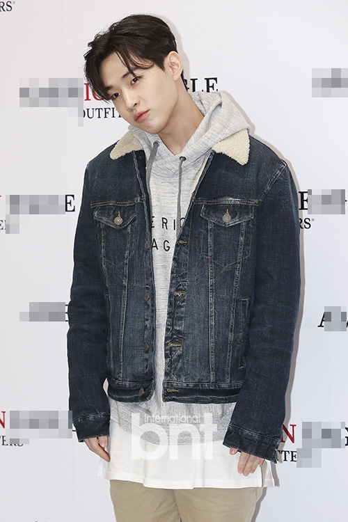 henry出席品牌活动 鬼马搞怪帅气十足