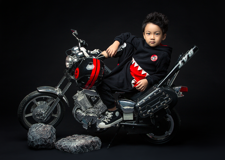 组图:萌娃李庆誉公开写真 打造多面可爱气质