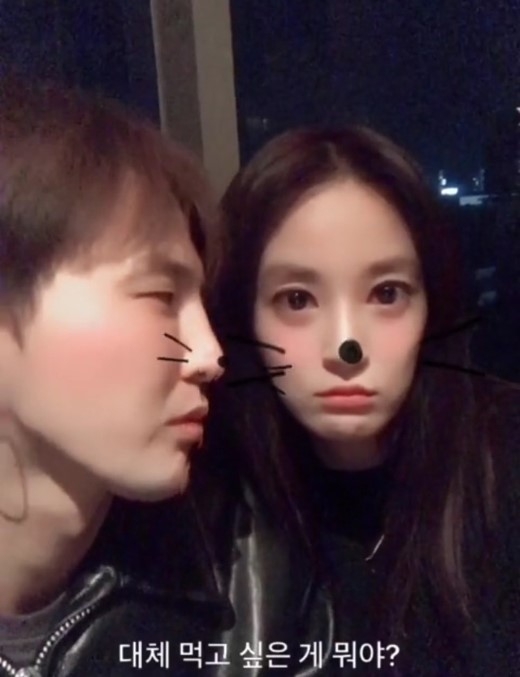 权志龙与与李珠妍亲密自拍 卖萌变小猫咪