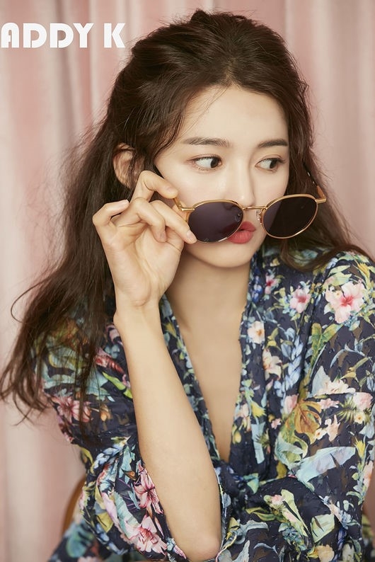 组图:南宝拉登时尚杂志拍写真 展甜美气质