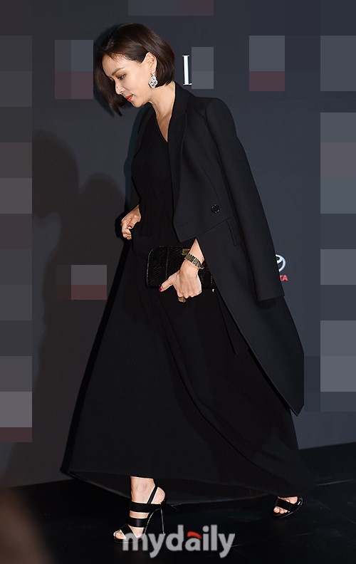 组图:张东健妻子高小英亮相 披大衣现身气质优雅_高清图集_新浪网