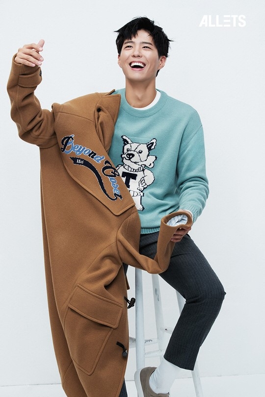 组图:朴宝剑拍写真登时尚杂志 笑容可爱暖人心