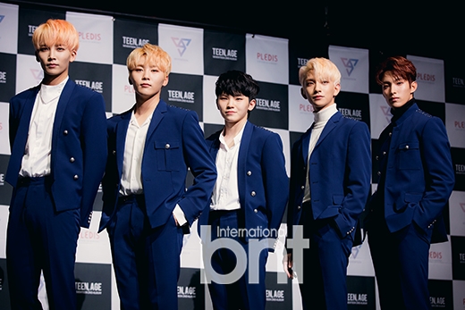 组图:seventeen回归发新专辑 活力帅气尽显正能量