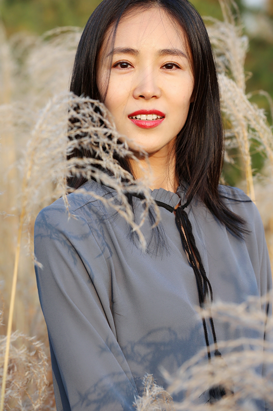 组图:景珂游览秋季美景享风光 文艺气息十足_高清图集_新浪网