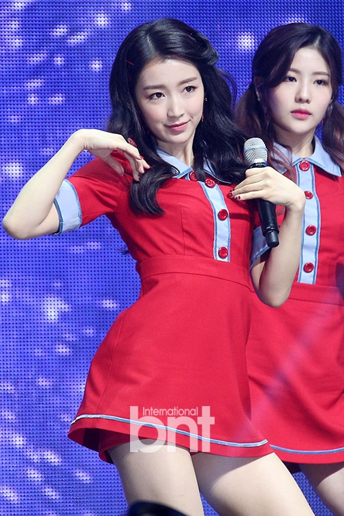新浪娱乐讯 8日下午,韩国女团gugudan在首尔yes24 live hall举行首张