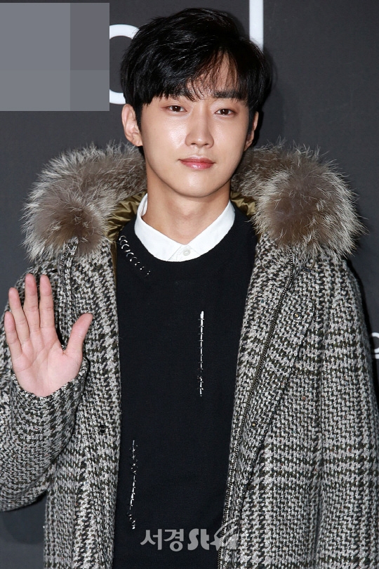 组图:b1a4振永出席活动 秋冬时尚完美驾驭