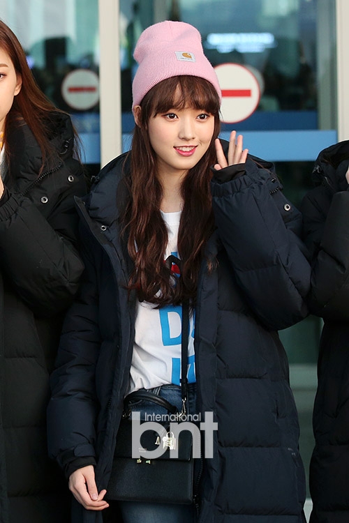 组图:韩女团wekimeki现身机场 赴台湾参加见面会_高清图集_新浪网