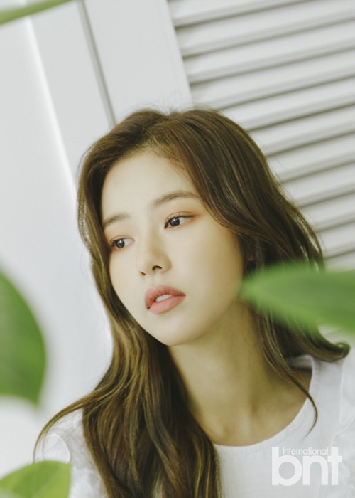 组图朴河娜拍时尚写真尽显曼妙梦幻